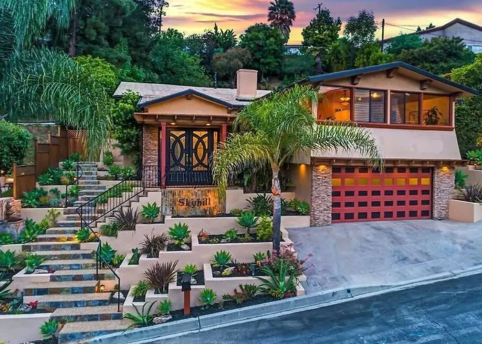 Skyhill Oasis With Hot Tub, Walk To Universal Studios