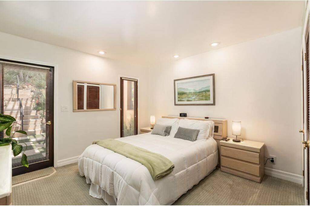 Skyhill Oasis With Hot Tub, Walk To Universal