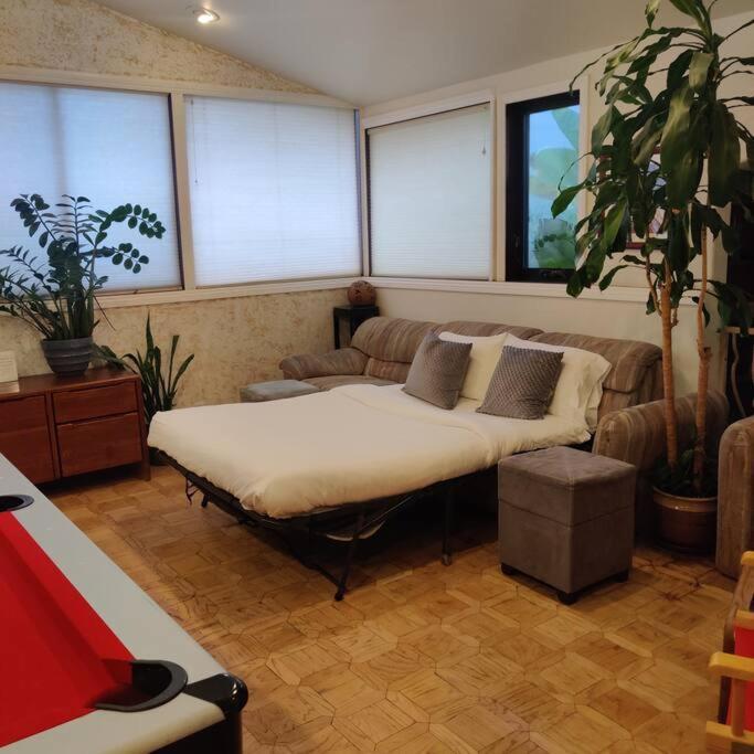 Skyhill Oasis With Hot Tub, Walk To Universal Holiday home *