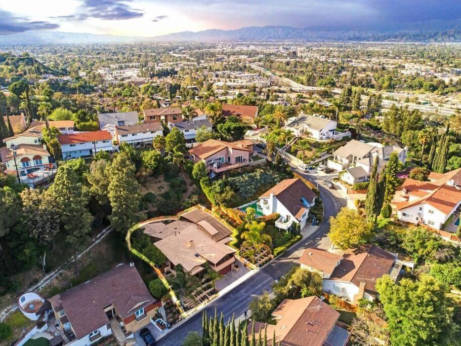 Holiday home Skyhill Oasis With Hot Tub, Walk To Universal Los Angeles